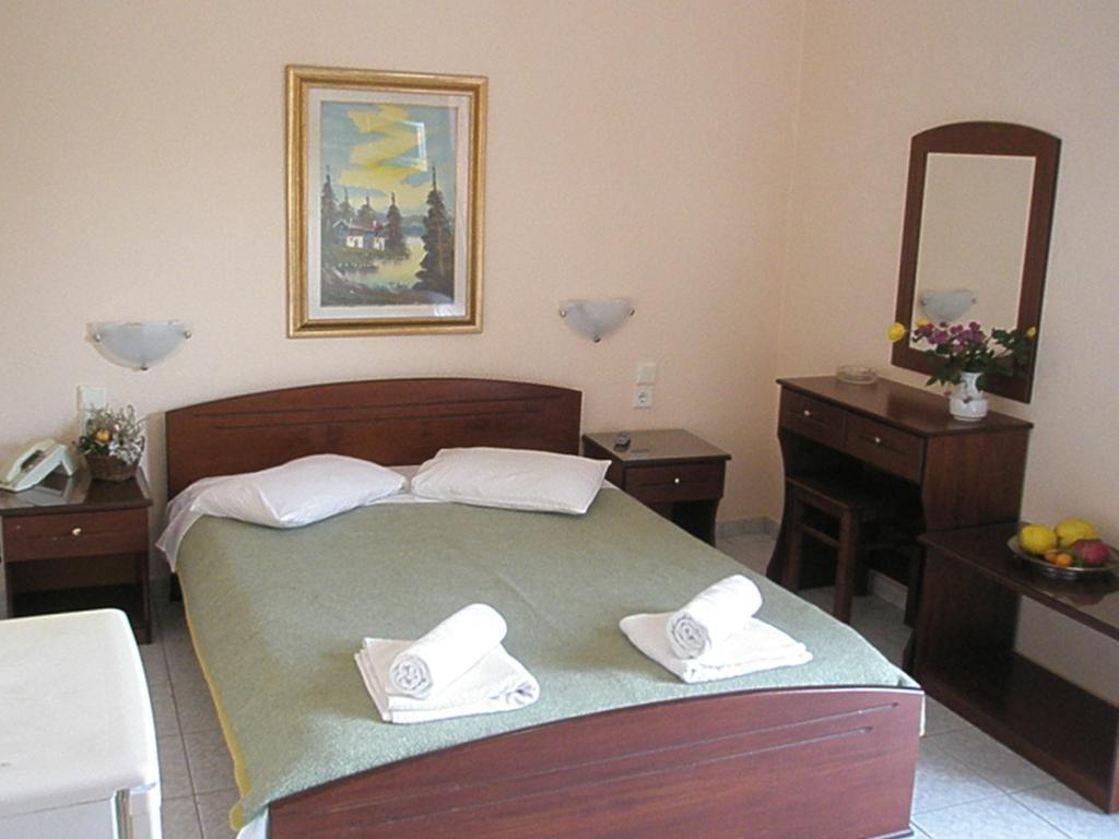 Denis Hotel And Bungalows Коринос Номер фото